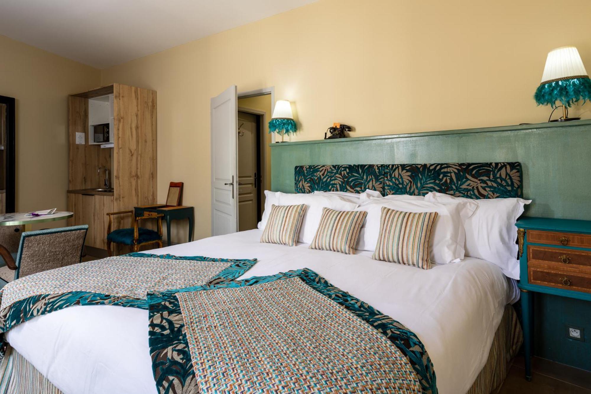 Le Clos Violette Et Le 11 D'Aglae - Hotel De Charme Design De Luxe LʼIsle-sur-la-Sorgue Eksteriør billede