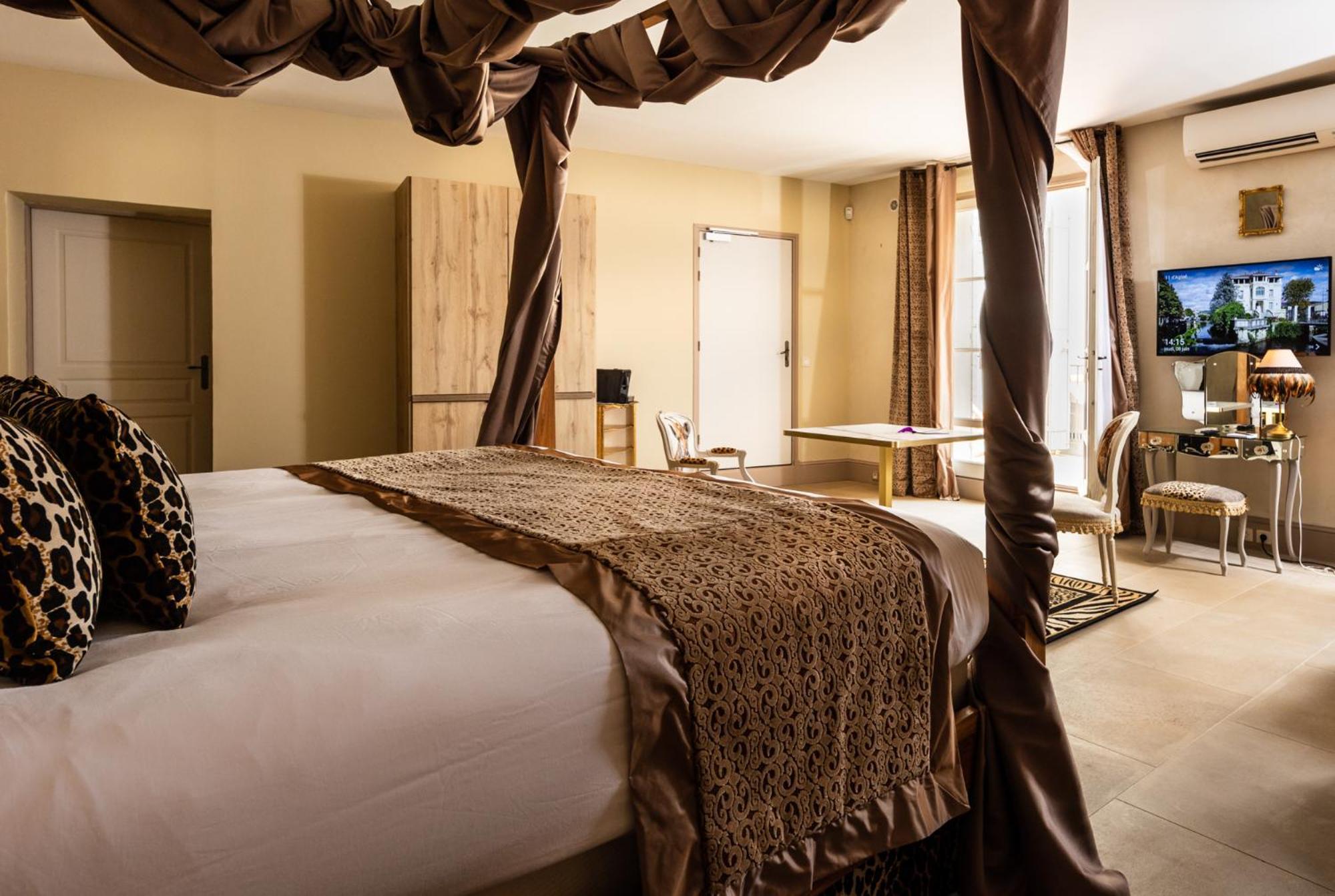 Le Clos Violette Et Le 11 D'Aglae - Hotel De Charme Design De Luxe LʼIsle-sur-la-Sorgue Eksteriør billede